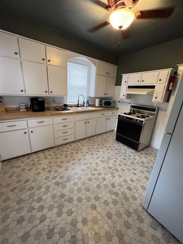 1208 NW Lake Ave, Lawton, OK 73507