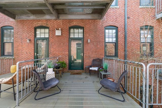 60 Dudley St 27, Chelsea, MA 02150