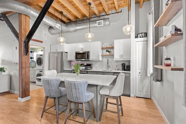 60 Dudley St 27, Chelsea, MA 02150