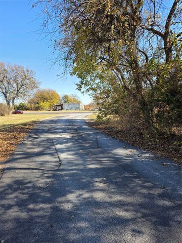 2628 S State Highway 121, Bonham, TX 75418