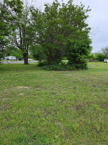 2628 S State Highway 121, Bonham, TX 75418