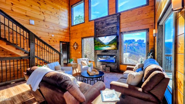 315 N Mountain Trail, Gatlinburg, TN 37738