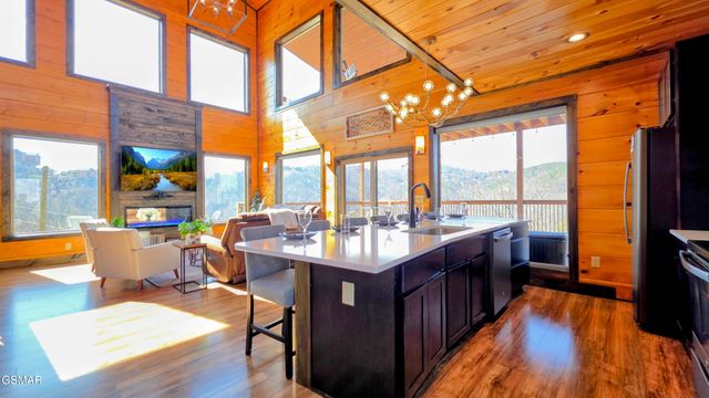 315 N Mountain Trail, Gatlinburg, TN 37738