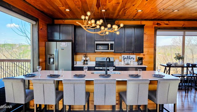 315 N Mountain Trail, Gatlinburg, TN 37738