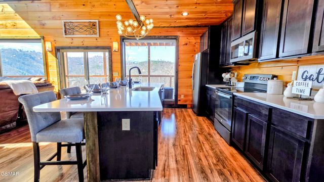 315 N Mountain Trail, Gatlinburg, TN 37738