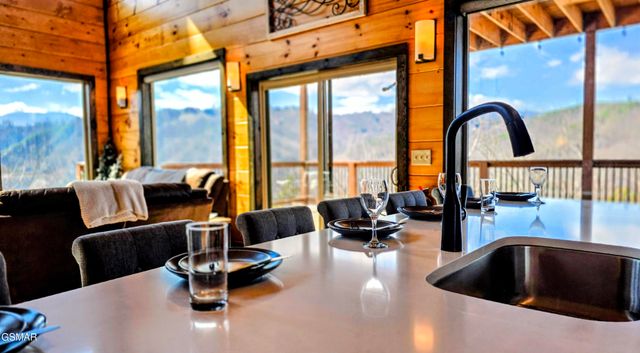 315 N Mountain Trail, Gatlinburg, TN 37738