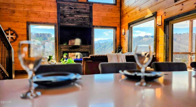 315 N Mountain Trail, Gatlinburg, TN 37738