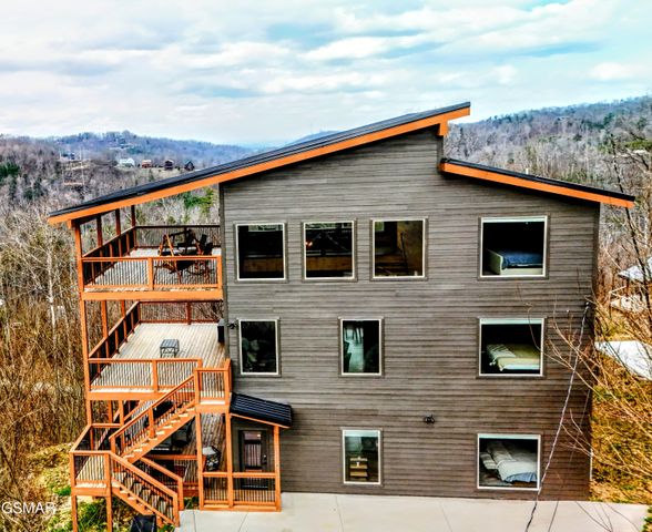 315 N Mountain Trail, Gatlinburg, TN 37738