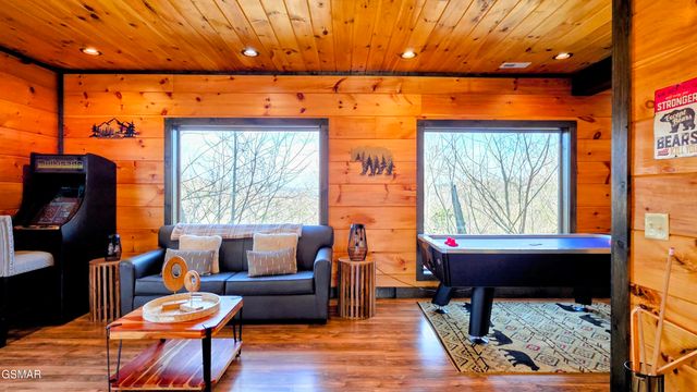 315 N Mountain Trail, Gatlinburg, TN 37738