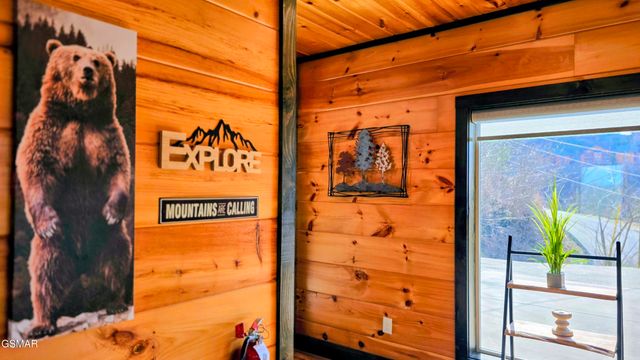 315 N Mountain Trail, Gatlinburg, TN 37738