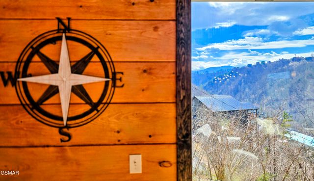 315 N Mountain Trail, Gatlinburg, TN 37738