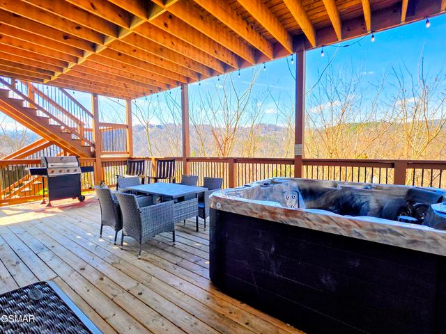 315 N Mountain Trail, Gatlinburg, TN 37738