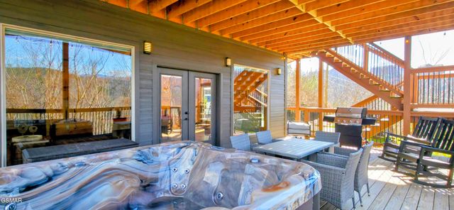 315 N Mountain Trail, Gatlinburg, TN 37738