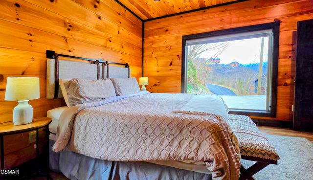 315 N Mountain Trail, Gatlinburg, TN 37738