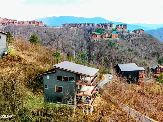 315 N Mountain Trail, Gatlinburg, TN 37738