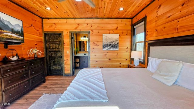 315 N Mountain Trail, Gatlinburg, TN 37738