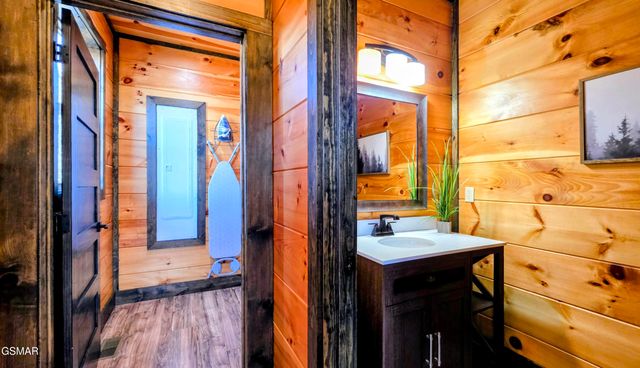 315 N Mountain Trail, Gatlinburg, TN 37738