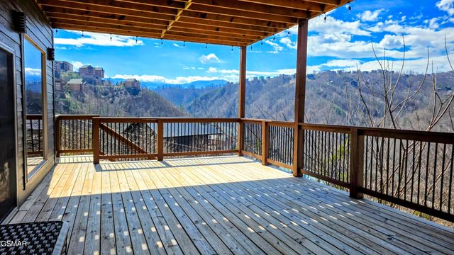 315 N Mountain Trail, Gatlinburg, TN 37738