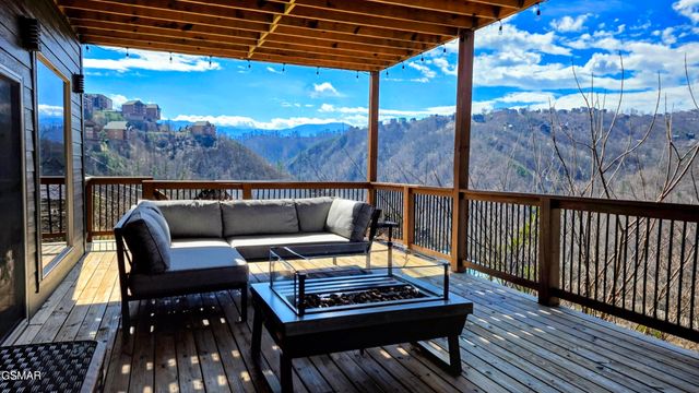 315 N Mountain Trail, Gatlinburg, TN 37738