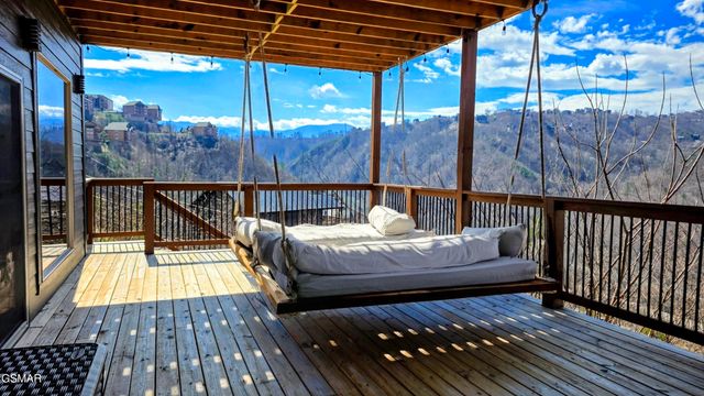 315 N Mountain Trail, Gatlinburg, TN 37738