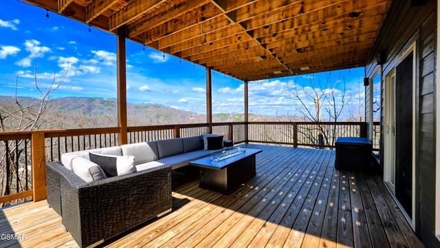 315 N Mountain Trail, Gatlinburg, TN 37738