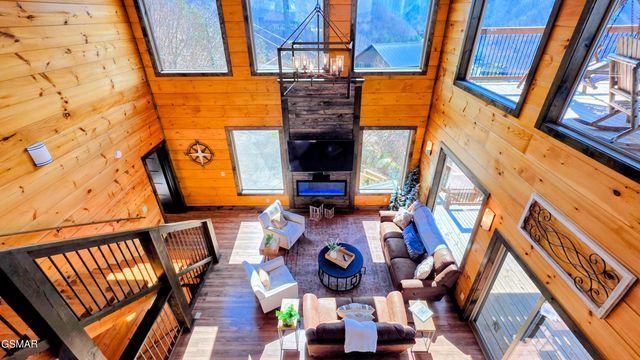 315 N Mountain Trail, Gatlinburg, TN 37738