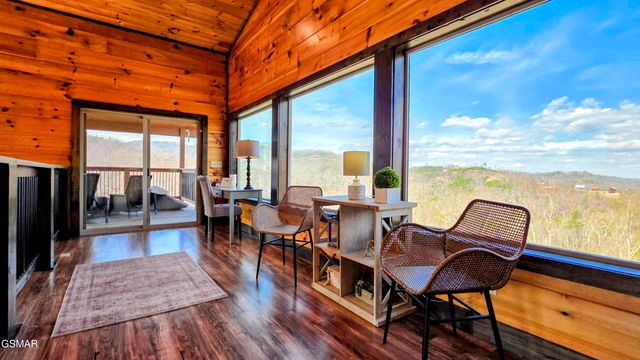 315 N Mountain Trail, Gatlinburg, TN 37738