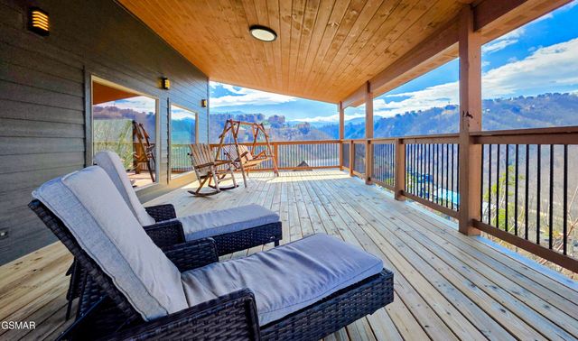 315 N Mountain Trail, Gatlinburg, TN 37738