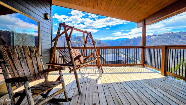 315 N Mountain Trail, Gatlinburg, TN 37738