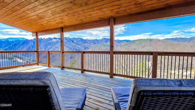 315 N Mountain Trail, Gatlinburg, TN 37738