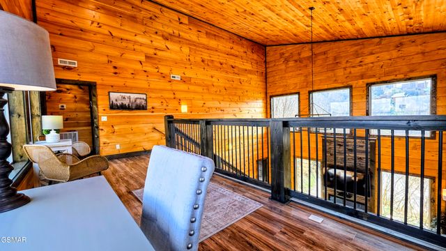 315 N Mountain Trail, Gatlinburg, TN 37738