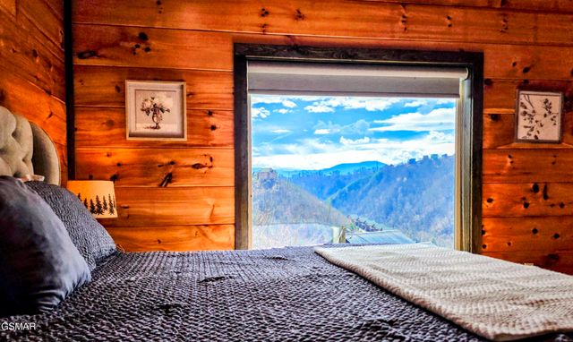 315 N Mountain Trail, Gatlinburg, TN 37738