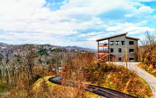 315 N Mountain Trail, Gatlinburg, TN 37738