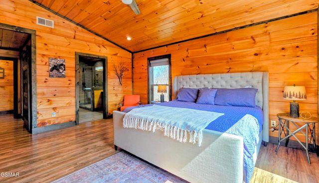 315 N Mountain Trail, Gatlinburg, TN 37738