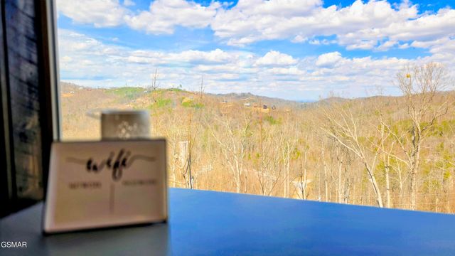 315 N Mountain Trail, Gatlinburg, TN 37738