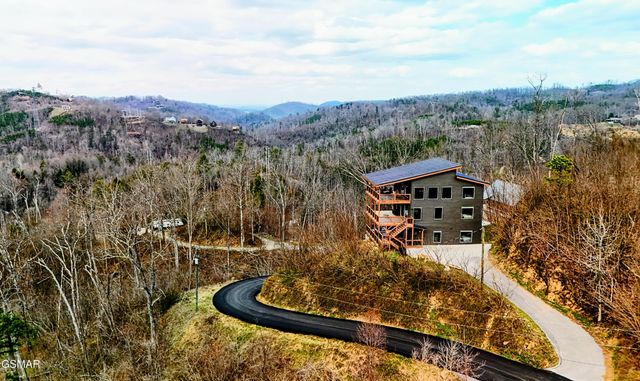 315 N Mountain Trail, Gatlinburg, TN 37738