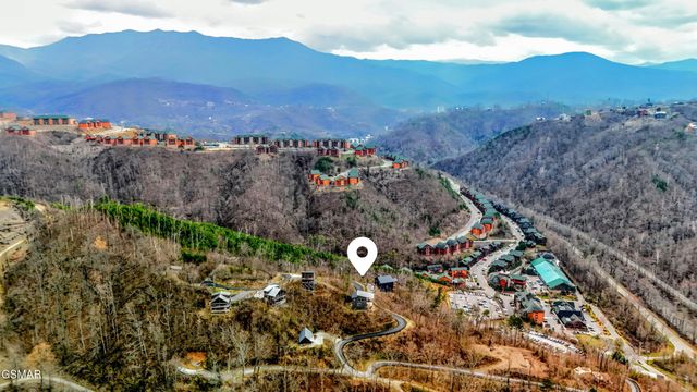 315 N Mountain Trail, Gatlinburg, TN 37738
