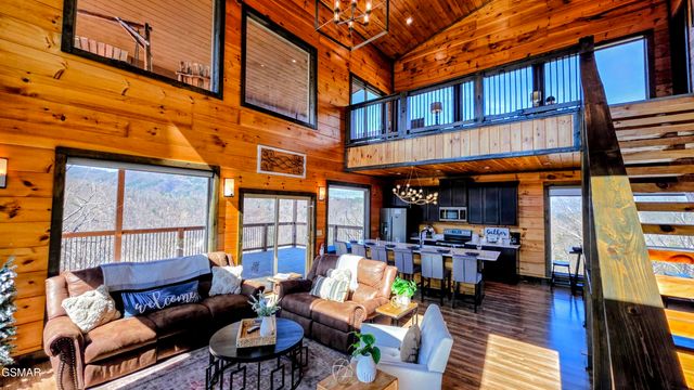 315 N Mountain Trail, Gatlinburg, TN 37738