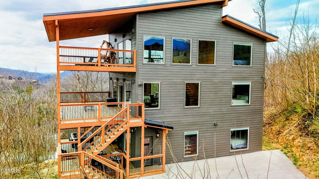 315 N Mountain Trail, Gatlinburg, TN 37738