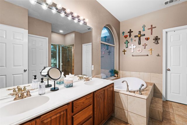 8102 Yucatan Court, Arlington, TX 76002