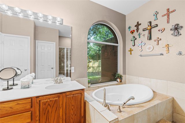 8102 Yucatan Court, Arlington, TX 76002
