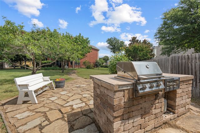 8102 Yucatan Court, Arlington, TX 76002