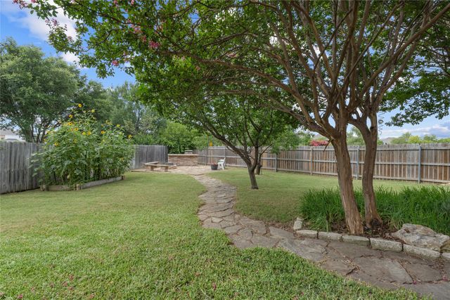 8102 Yucatan Court, Arlington, TX 76002