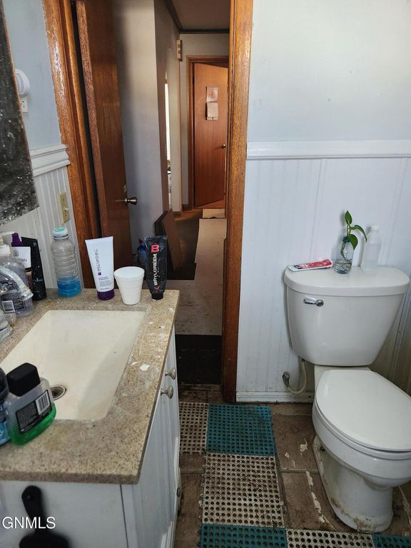 409 B Street S, Glen Ullin, ND 58631 photo 5