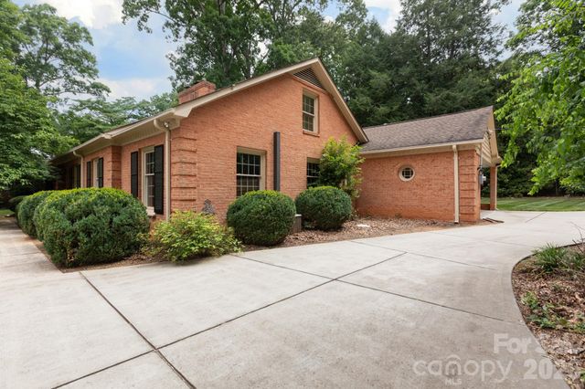 5511 Robinhood Road, Charlotte, NC 28211