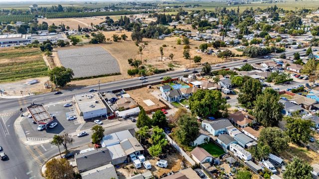 1645 Victoria Dr, Modesto, CA 95351