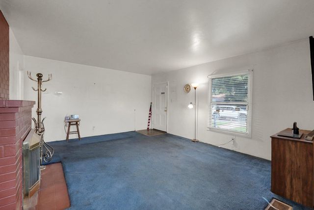 1645 Victoria Dr, Modesto, CA 95351