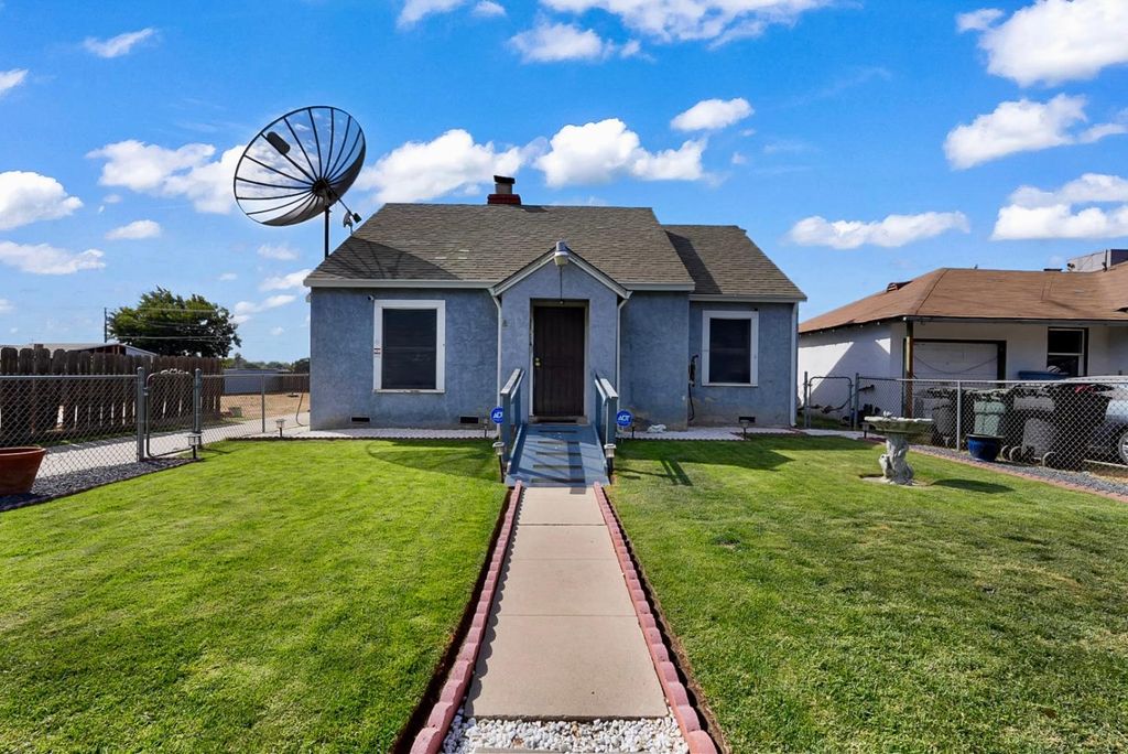 1645 Victoria Dr, Modesto, CA 95351