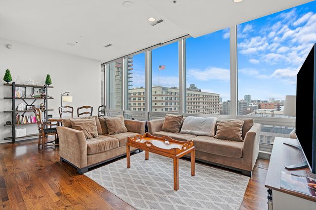 500 W Superior Street 602, Chicago, IL 60654