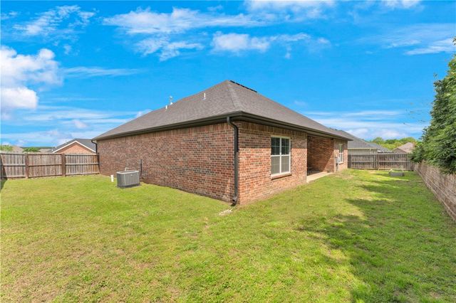 1441 Colonel Mcneil Drive, Prairie Grove, AR 72753